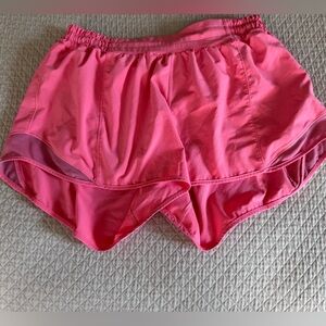 Lululemon hotty hot shorts 4” inseam size 10 low rise light coral